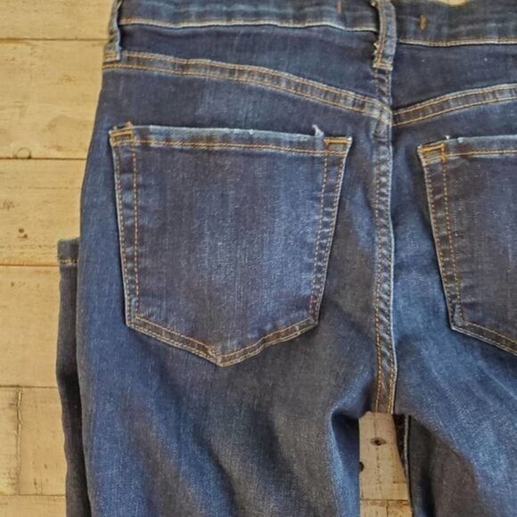 Free PEOPLE High-Rise Busted Knee Skinny Distressed Size 25 - Picture 9 of 10